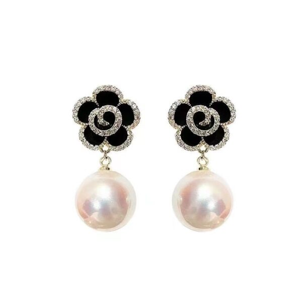 Simple High-grade Pearl Earrings for Elegant Style - Image 5
