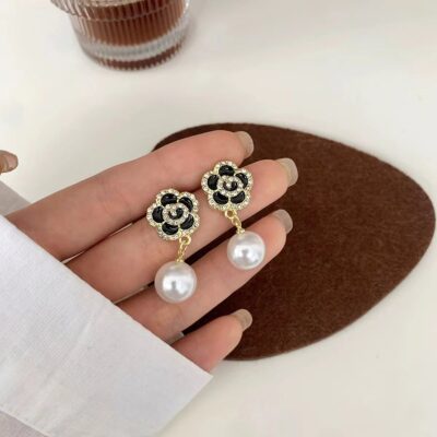 Simple High-grade Pearl Earrings for Elegant Style - Image 3