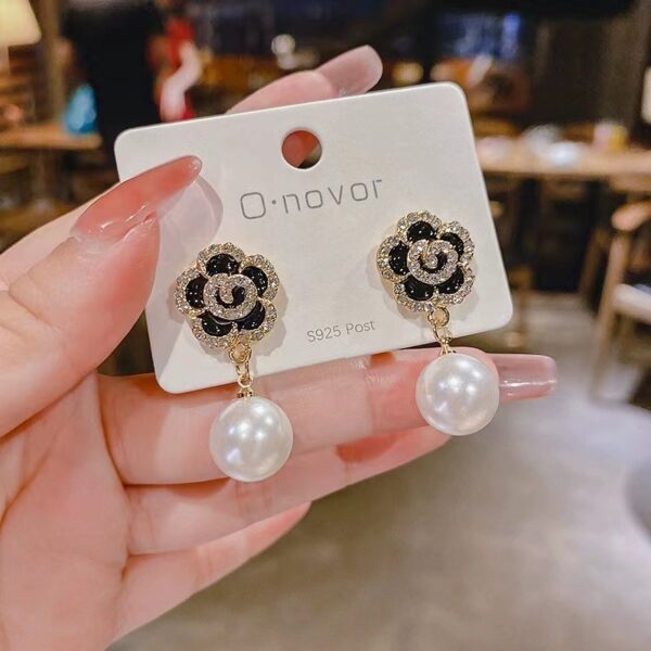 Simple High-grade Pearl Earrings for Elegant Style - Image 6